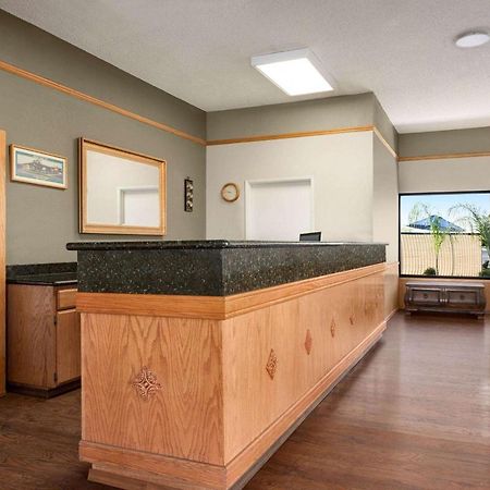 Hotel Super 8 By Wyndham Lindsay Olive Tree Exterior foto